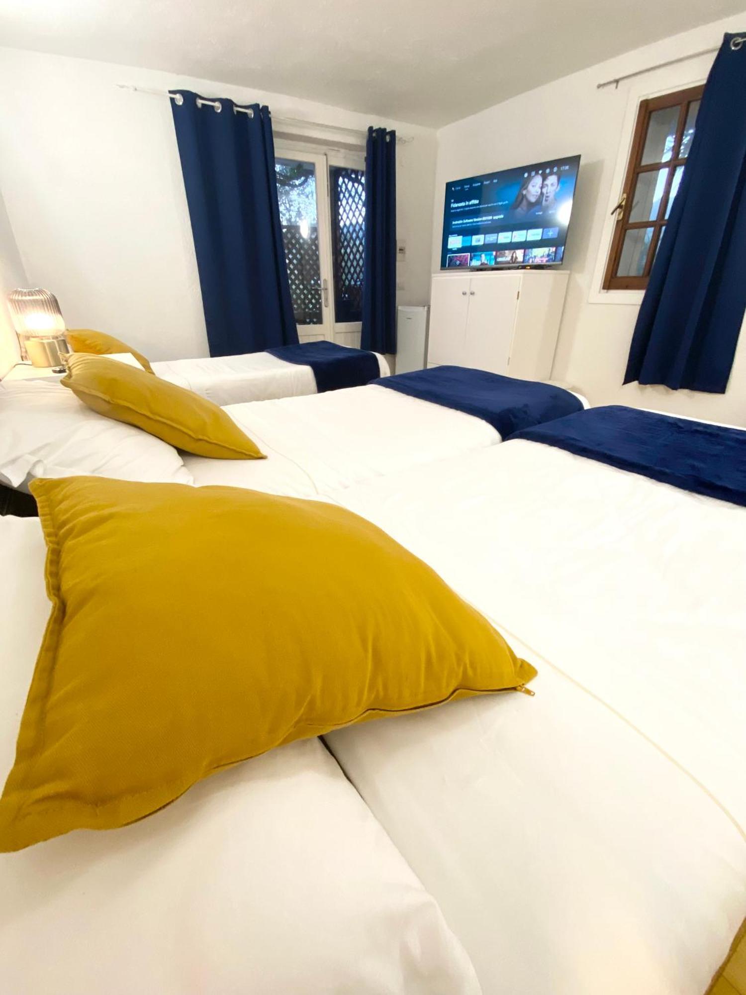 מרינלה Cala Reale Rooms Marinella מראה חיצוני תמונה