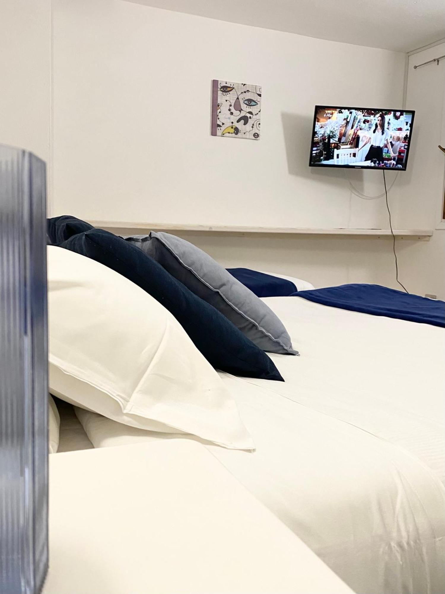 מרינלה Cala Reale Rooms Marinella מראה חיצוני תמונה
