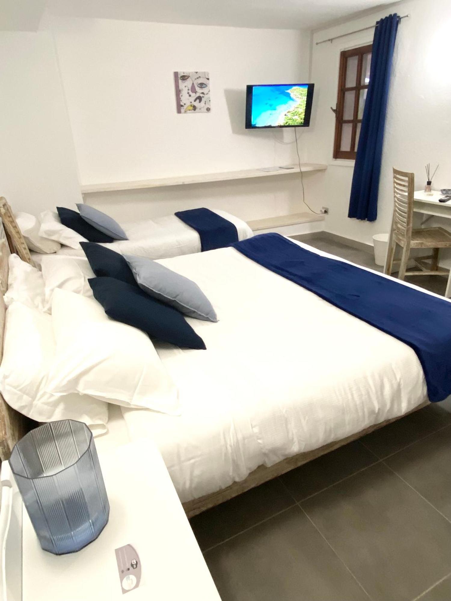 מרינלה Cala Reale Rooms Marinella מראה חיצוני תמונה